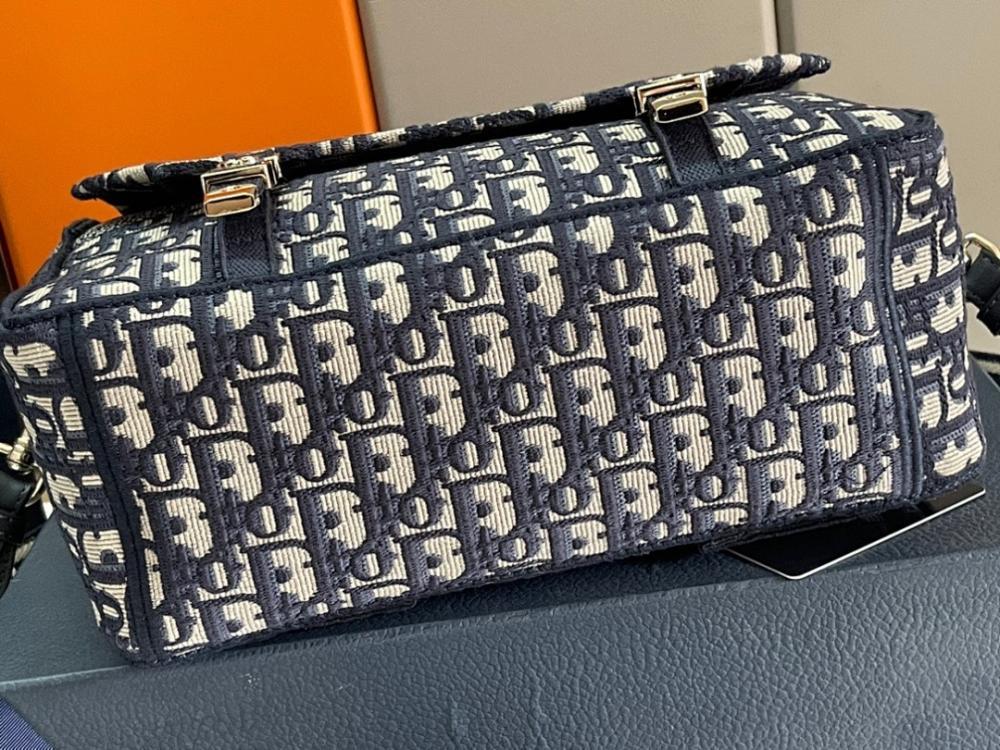Stylish Premium Gold Shoulder Bag