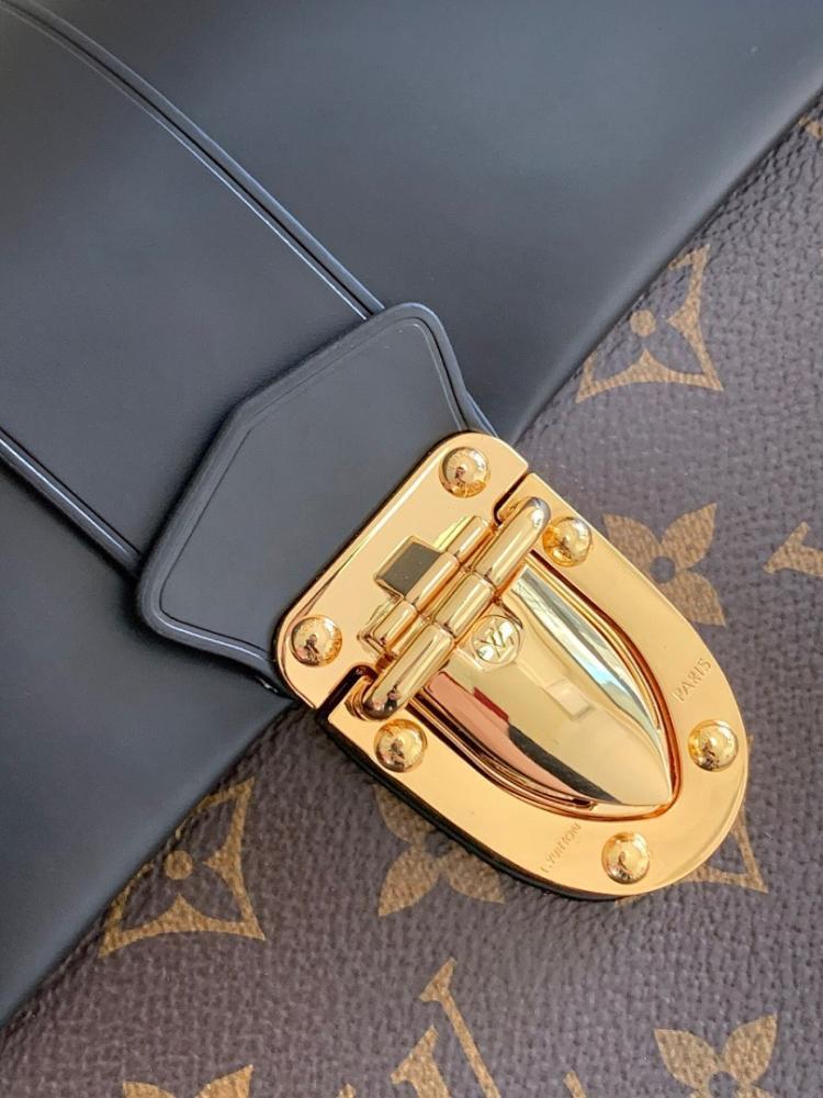 Italian-Inspired Elegant Leather Travel Bag