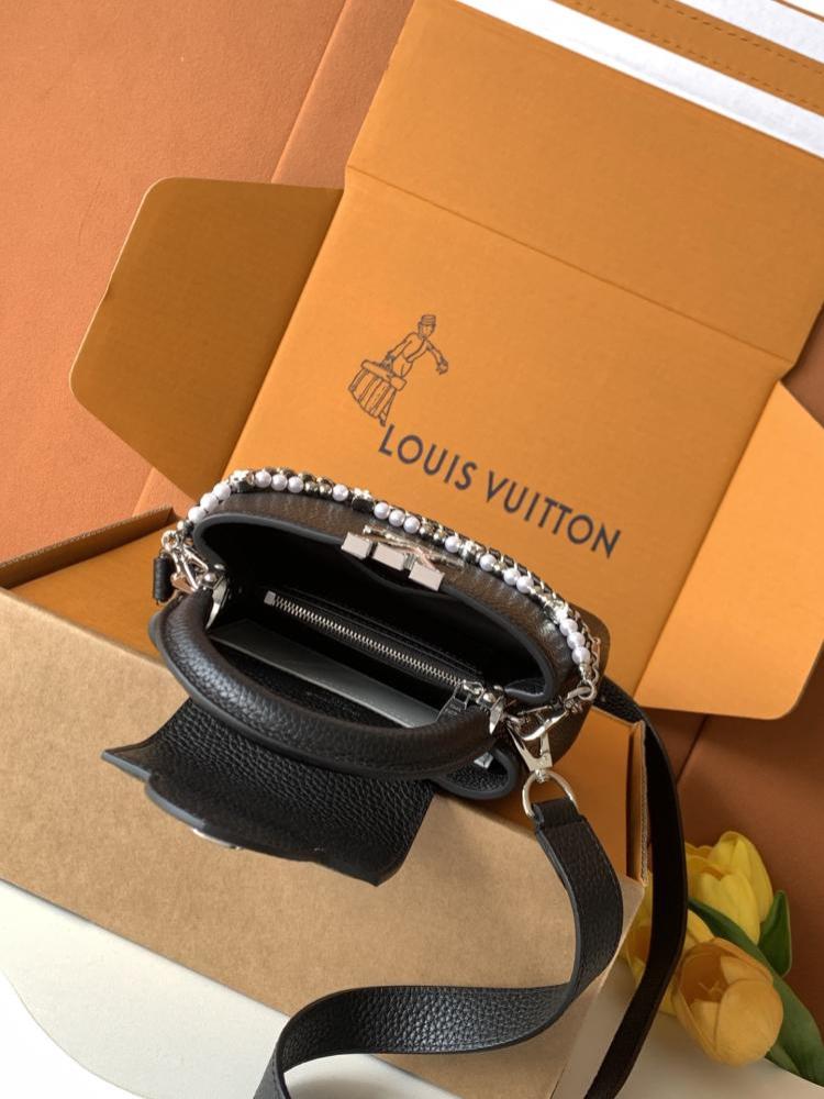 Classic Leather Shoulder Bag