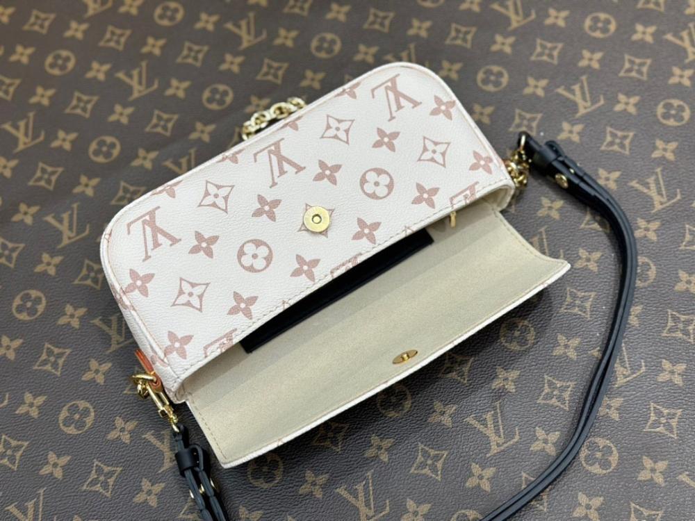Classic Leather Shoulder Bag – Special Edition