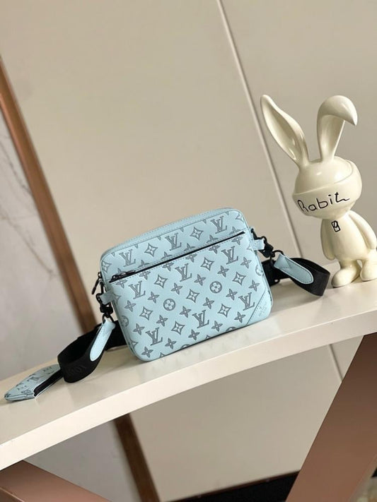 Classic Refined Leather Shoulder Bag