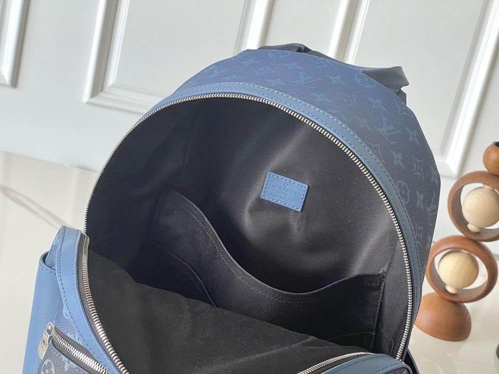 Stylish Blue Leather Backpack – Limited Edition