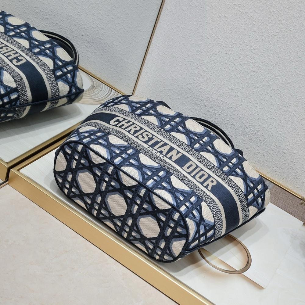 Classic Italian-Inspired Tote Bag