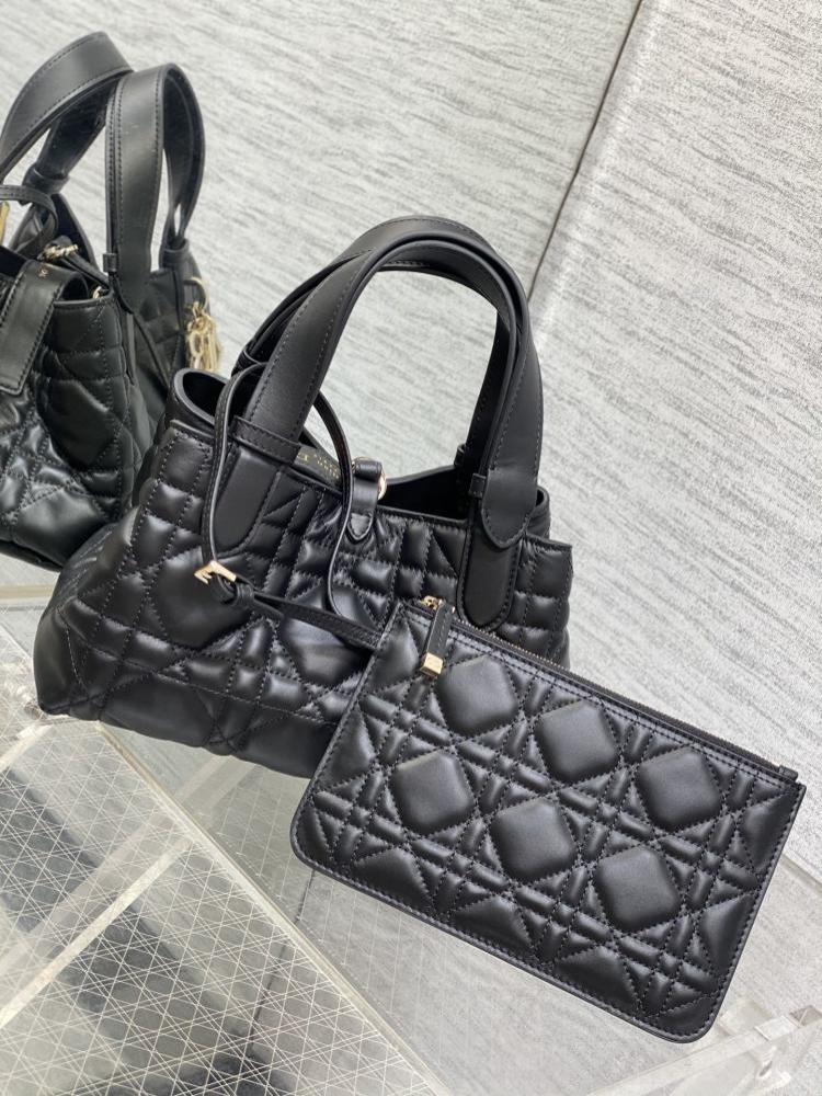 Classic Leather Shoulder Bag