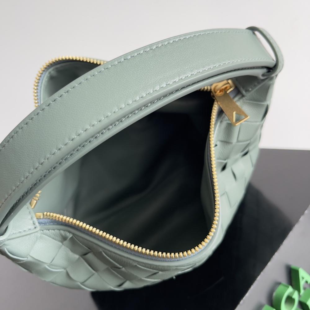 Classic Shoulder Bag