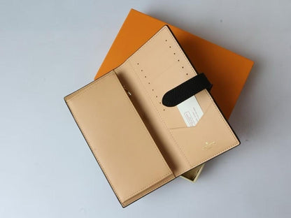 Capucines Leather Wallet