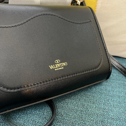 Modern Leather Shoulder Bag – Limited Edition