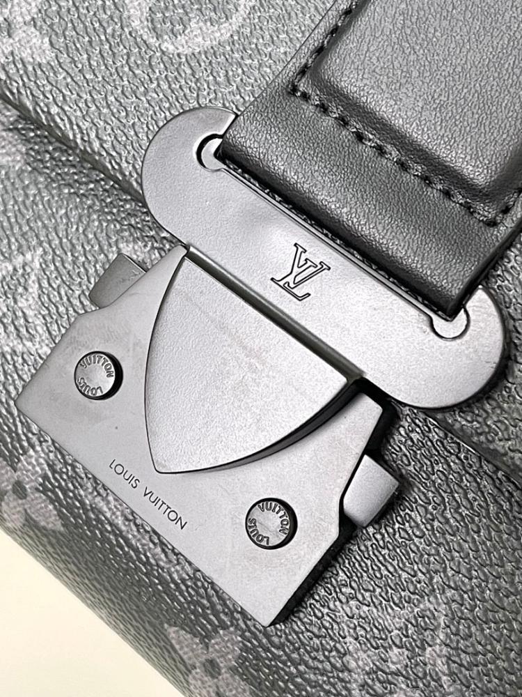 Modern Leather Shoulder Bag – Limited Edition