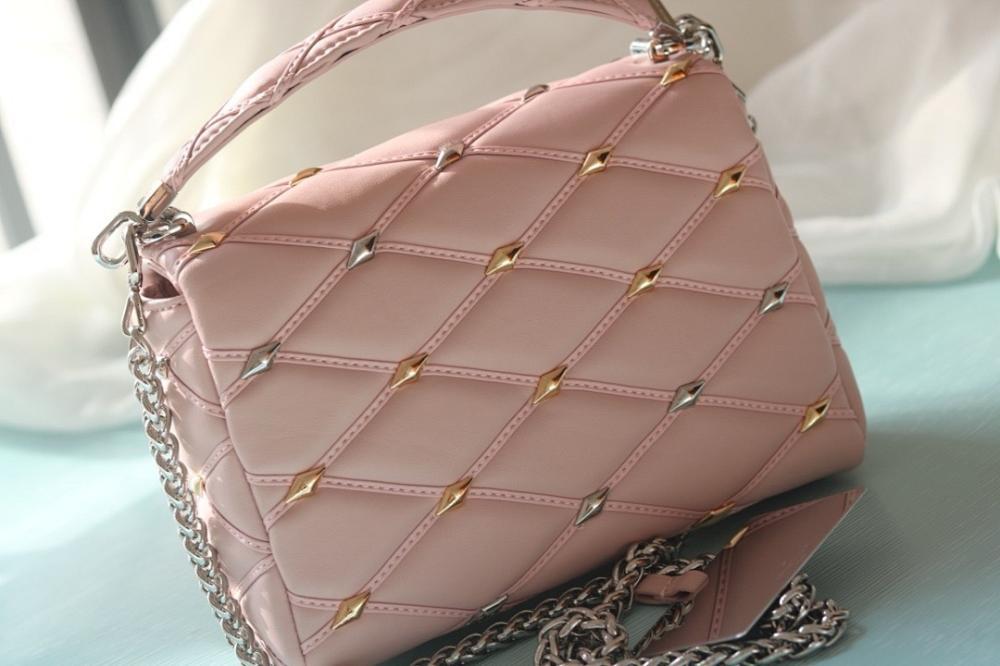 Stylish Quilted Lambskin Shoulder Bag – Special Edition