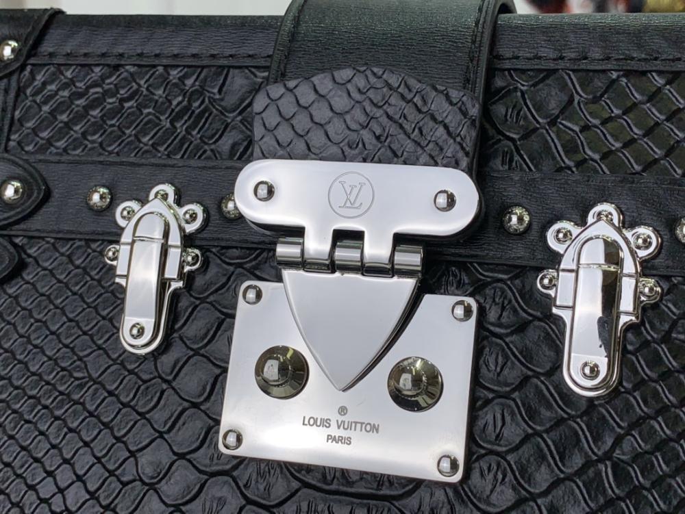 Elegant Shoulder Bag
