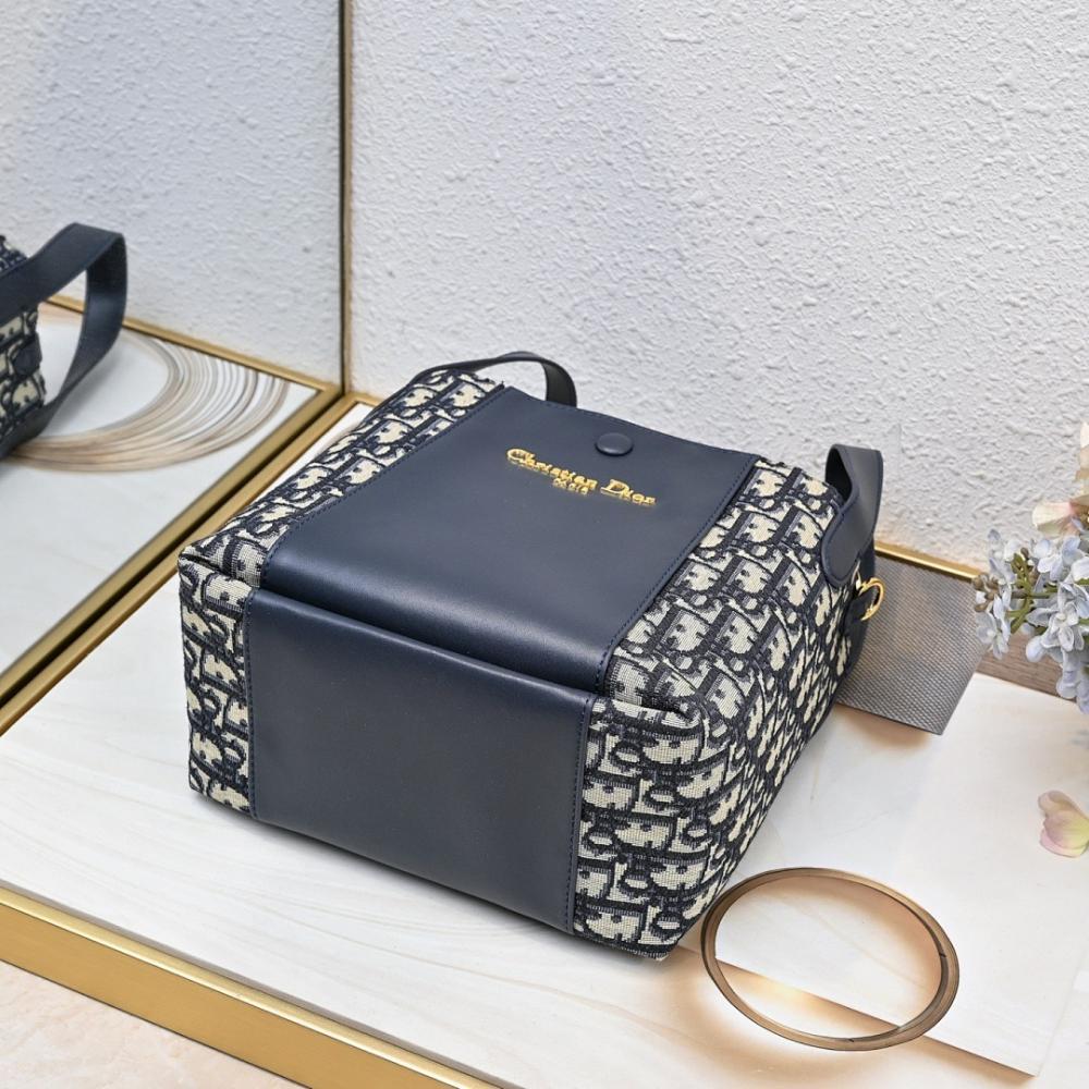 Modern Leather Bucket Bag – Limited Edition