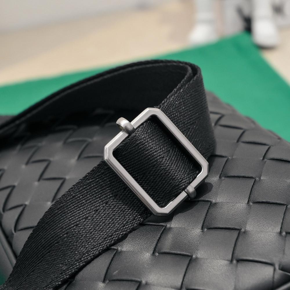 Elegant Premium Woven Leather Shoulder Bag