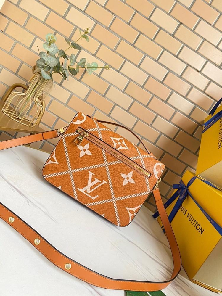 Modern Italian-Inspired Leather Crossbody Bag