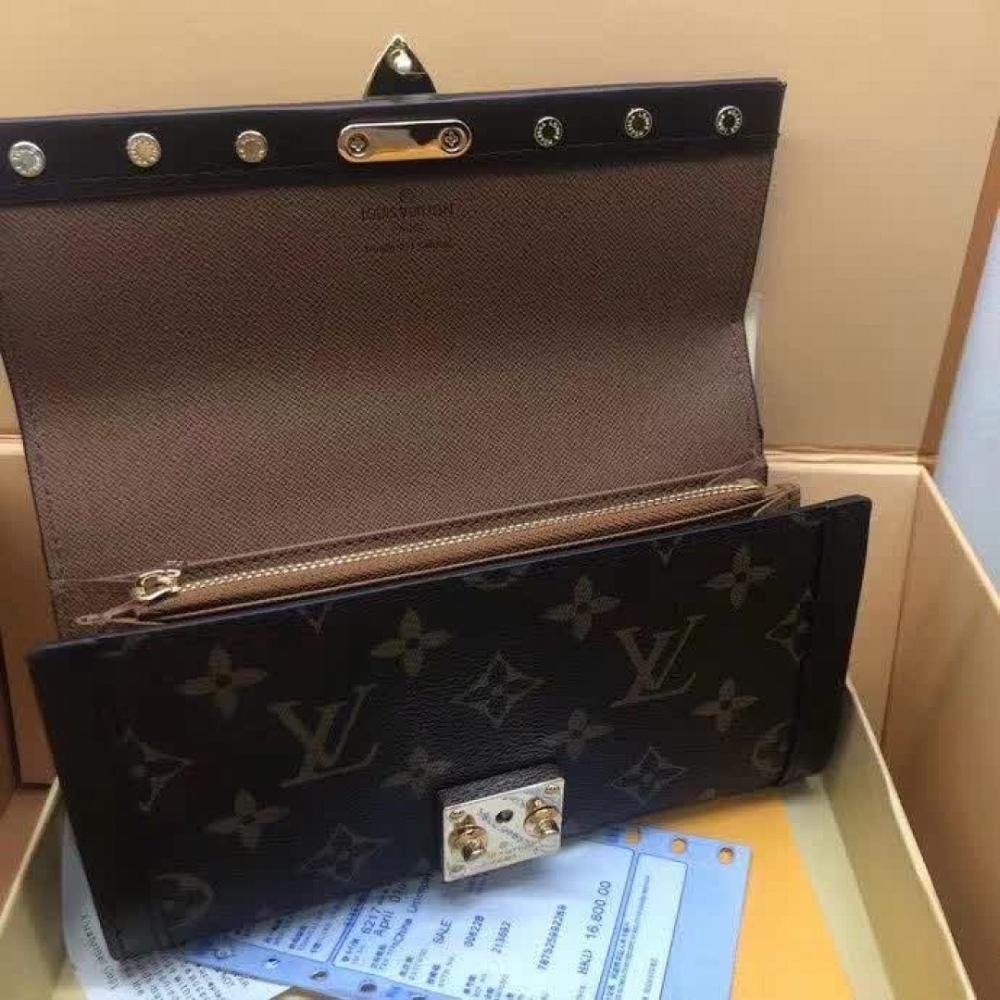 Stylish Premium Studded Travel Bag