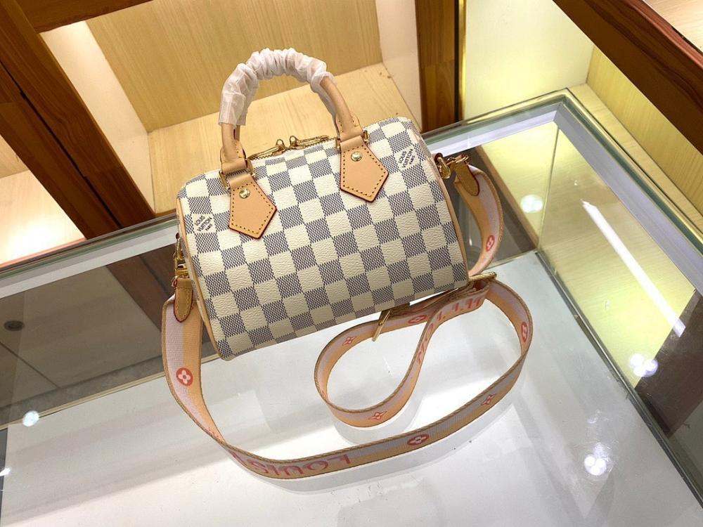 Elegant Refined Leather Travel Bag