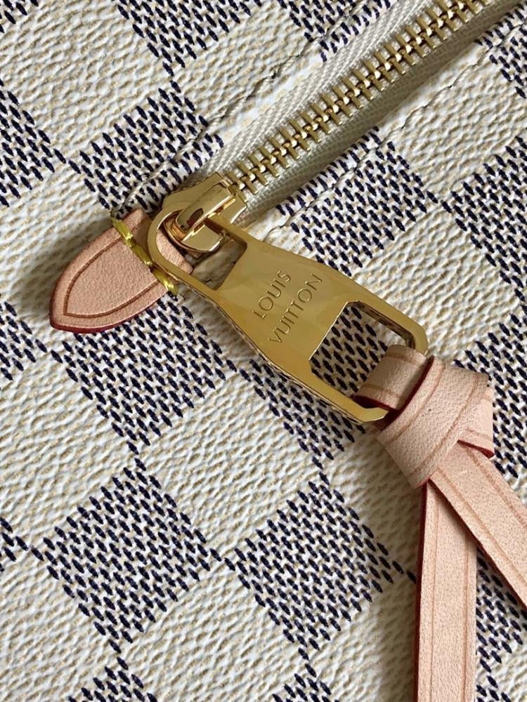 Stylish Gold Calfskin Crossbody Bag – Special Edition