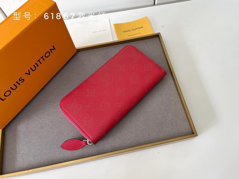 Elegant Gold Wallet – Limited Edition