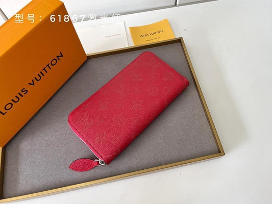 Elegant Gold Wallet – Limited Edition