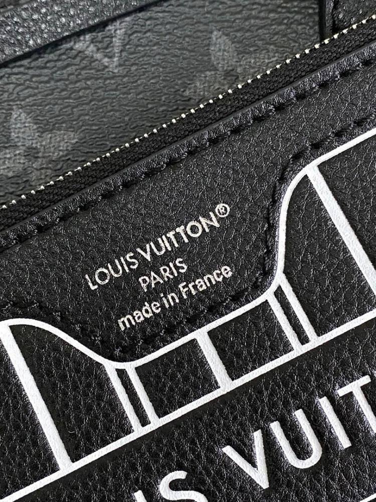 Neverfull Black Monogram Leather Shoulder Bag
