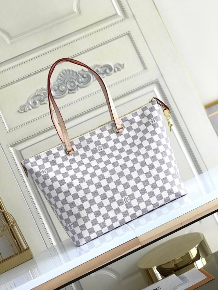 Stylish Gold Calfskin Crossbody Bag – Special Edition
