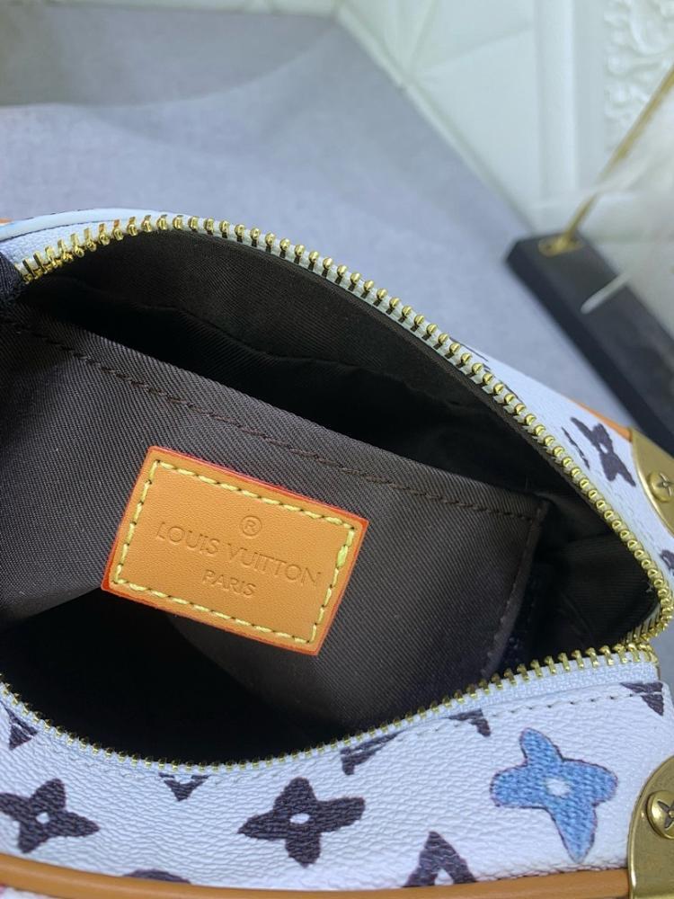Modern Italian-Inspired Shoulder Bag