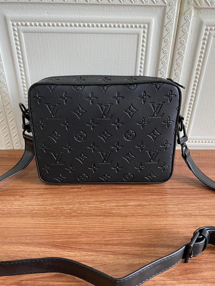 Classic Elegant Shoulder Bag – Limited Edition