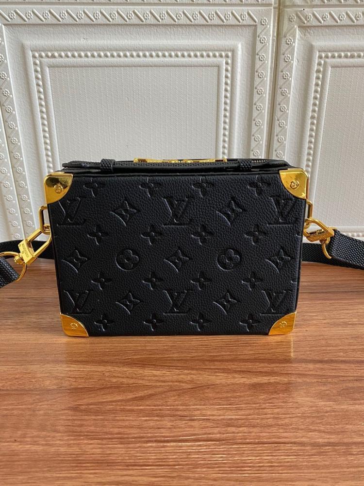 Elegant Refined Studded Leather Shoulder Bag