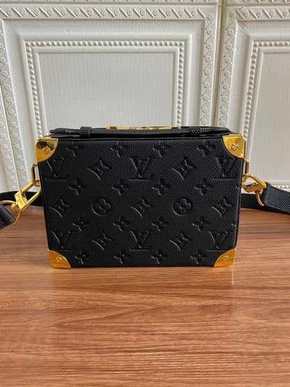 Elegant Refined Studded Leather Shoulder Bag