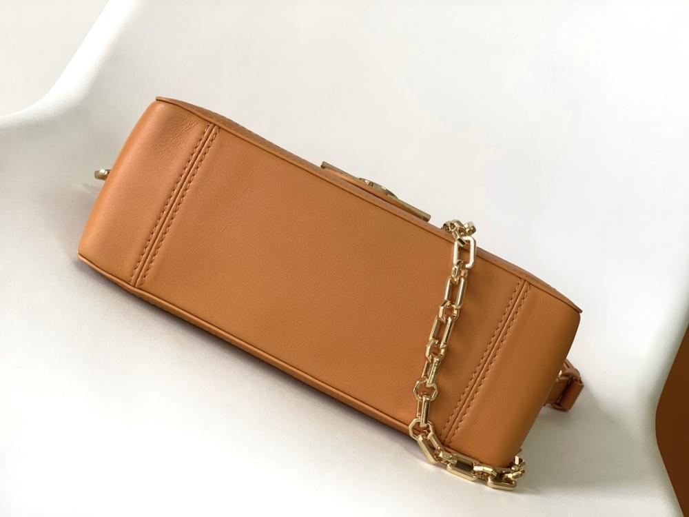 Classic Leather Shoulder Bag