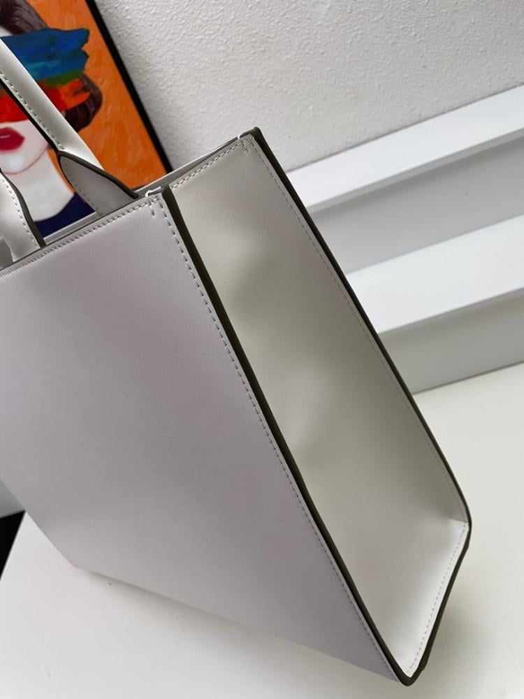 Modern Refined Shoulder Bag