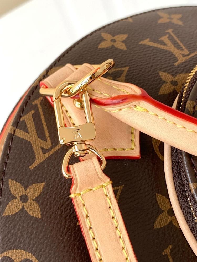Luxury Leather Shoulder Bag – Limited Edition