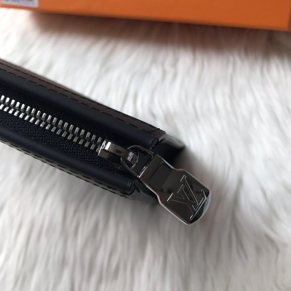Italian-Inspired Stylish Travel Bag