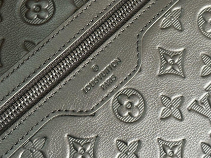 Classic Elegant Shoulder Bag – Limited Edition
