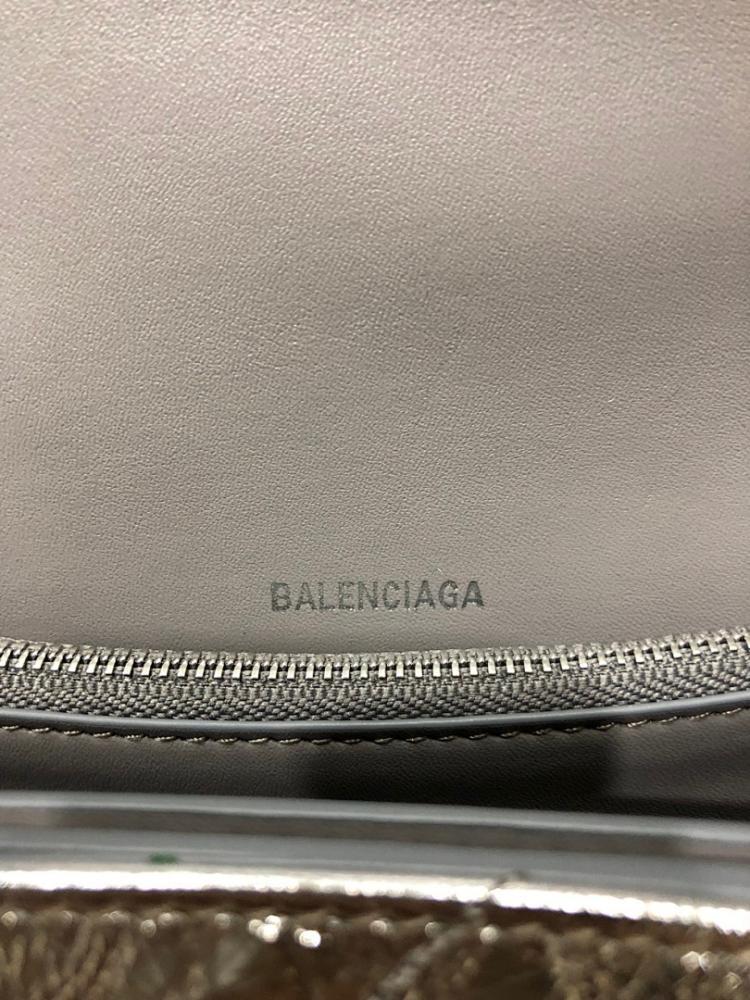 Modern Quilted Leather Shoulder Bag – Limited Edition