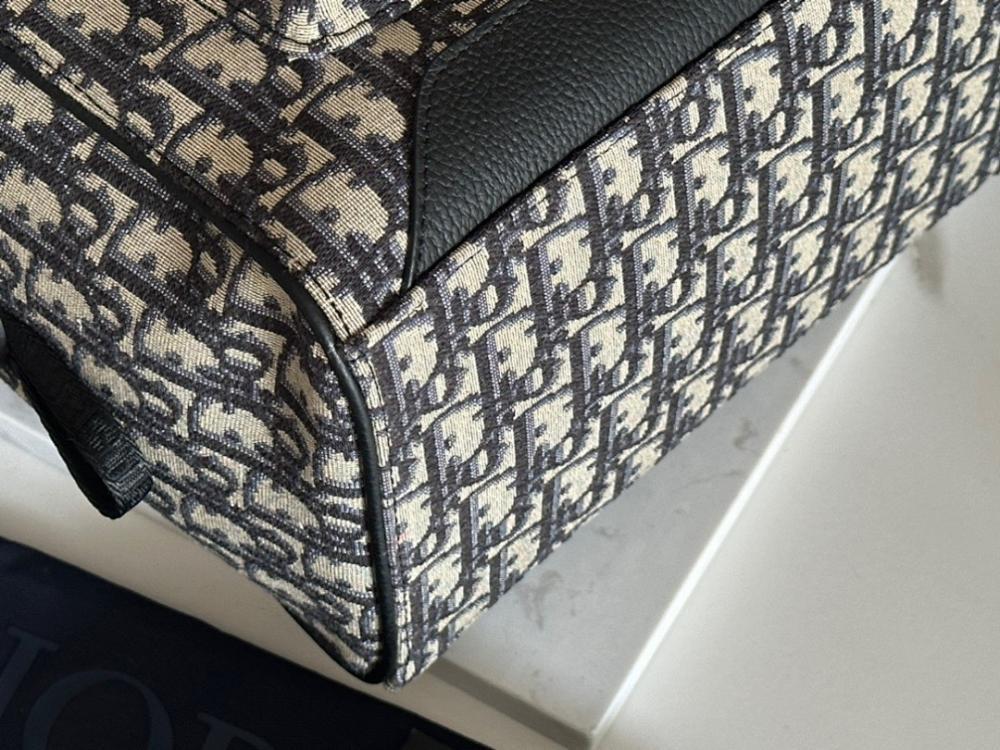 Elegant Refined Beige Jacquard Shoulder Bag