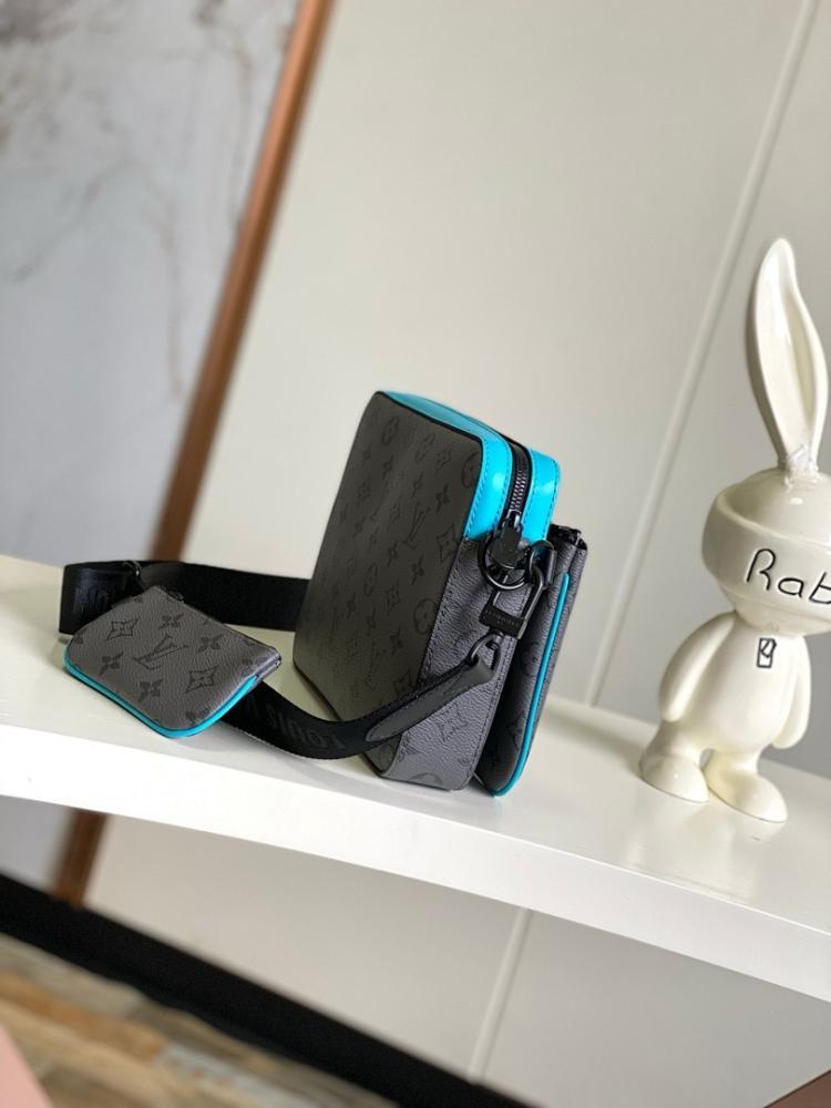 Modern Refined Shoulder Bag