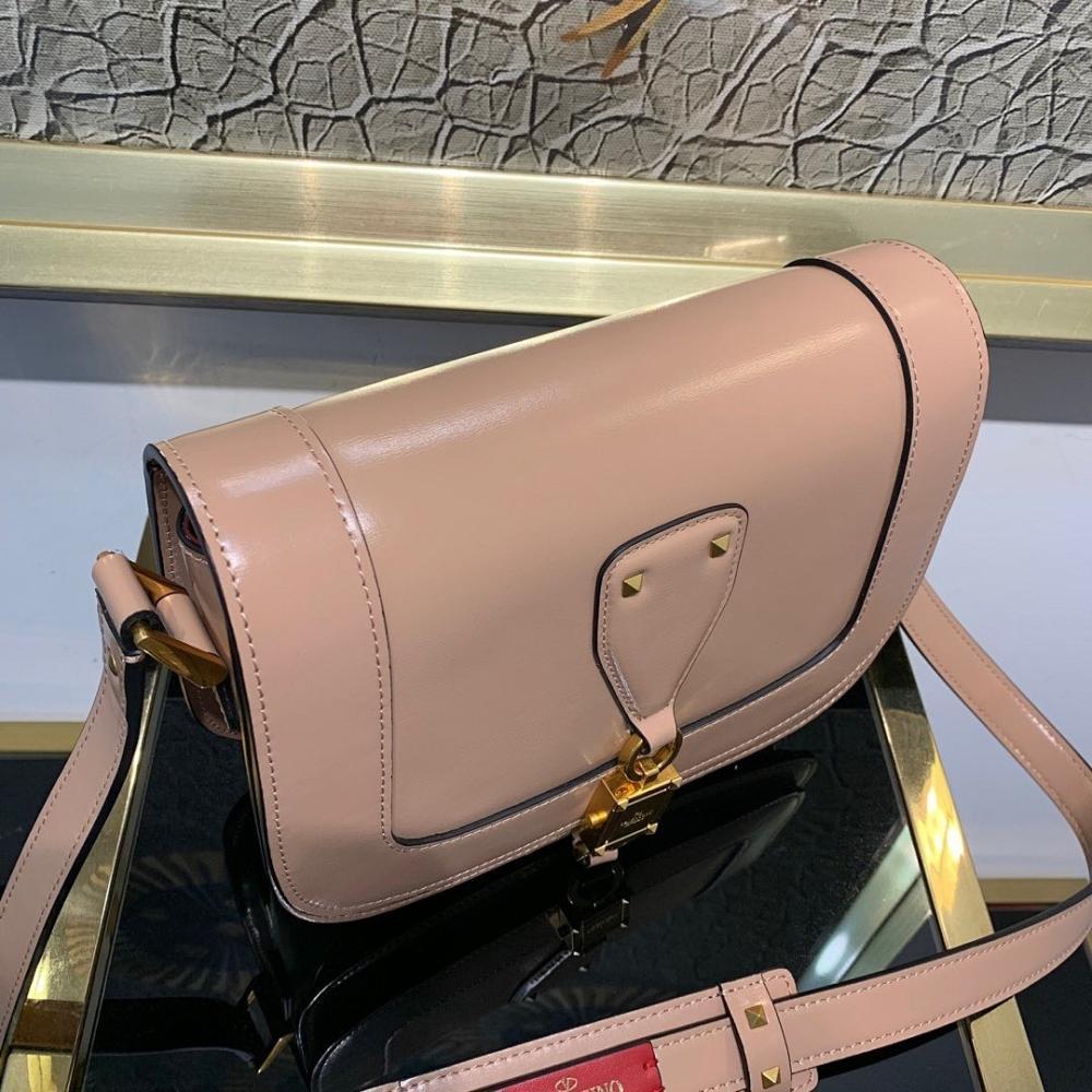Stylish Gold Leather Shoulder Bag – Special Edition