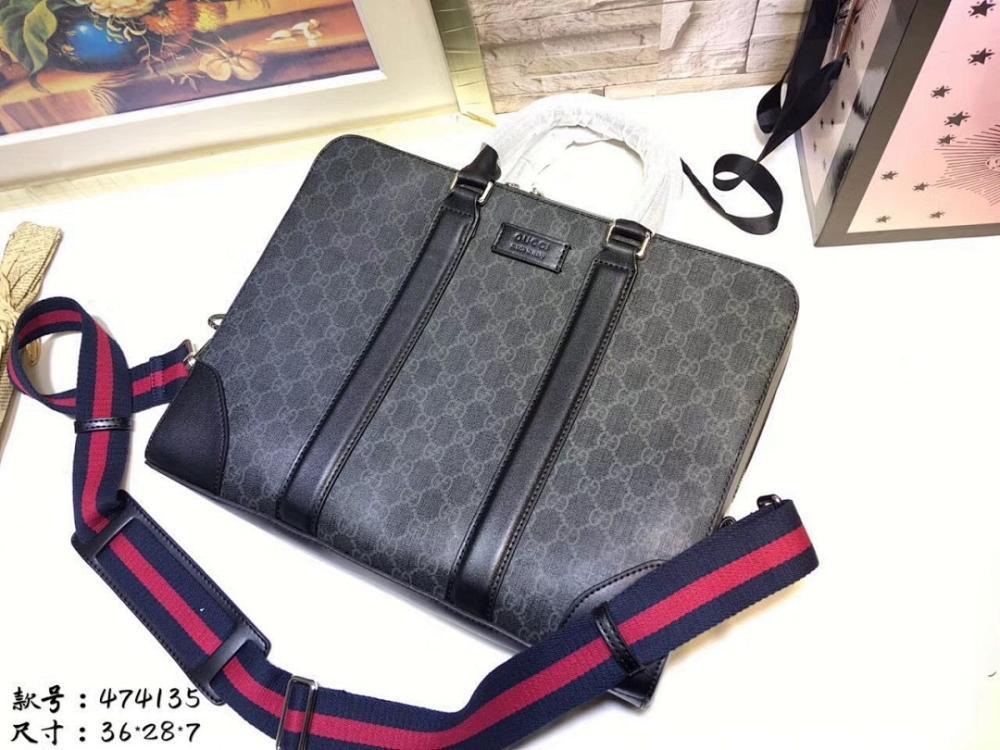 Elegant Refined Shoulder Bag