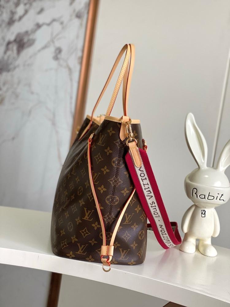 Neverfull Monogram Shoulder Bag