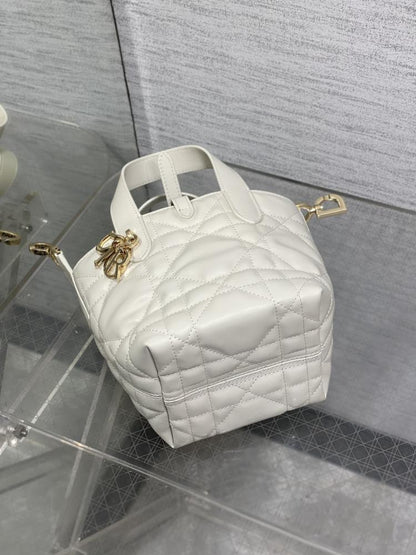 Classic Leather Shoulder Bag