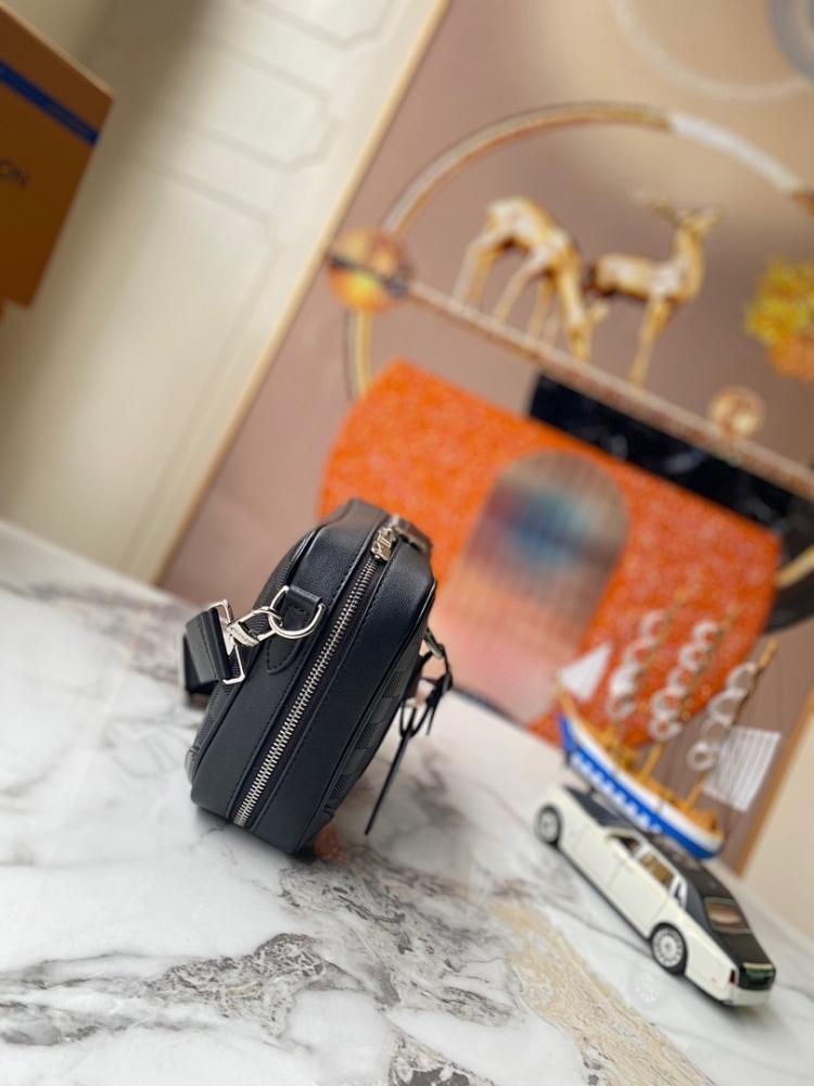 Modern Italian-Inspired Leather Crossbody Bag