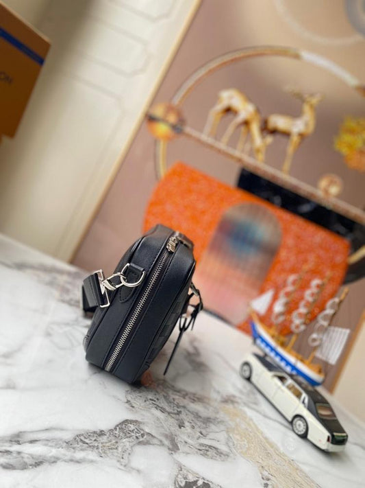 Modern Italian-Inspired Leather Crossbody Bag