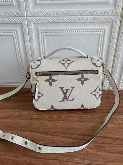 Modern Elegant Leather Shoulder Bag – Limited Edition