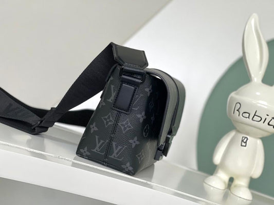 Modern Leather Shoulder Bag – Limited Edition