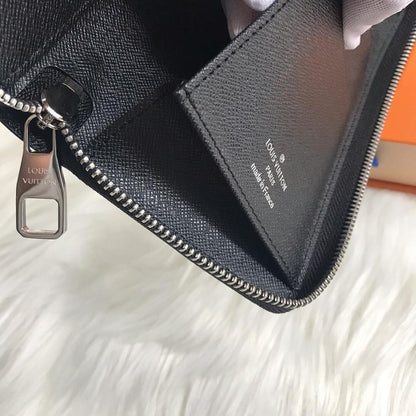Modern Elegant Silver Leather Wallet