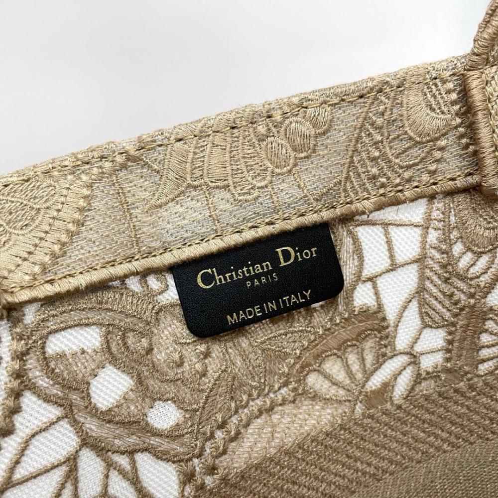 Stylish Embroidered Shoulder Bag – Limited Edition