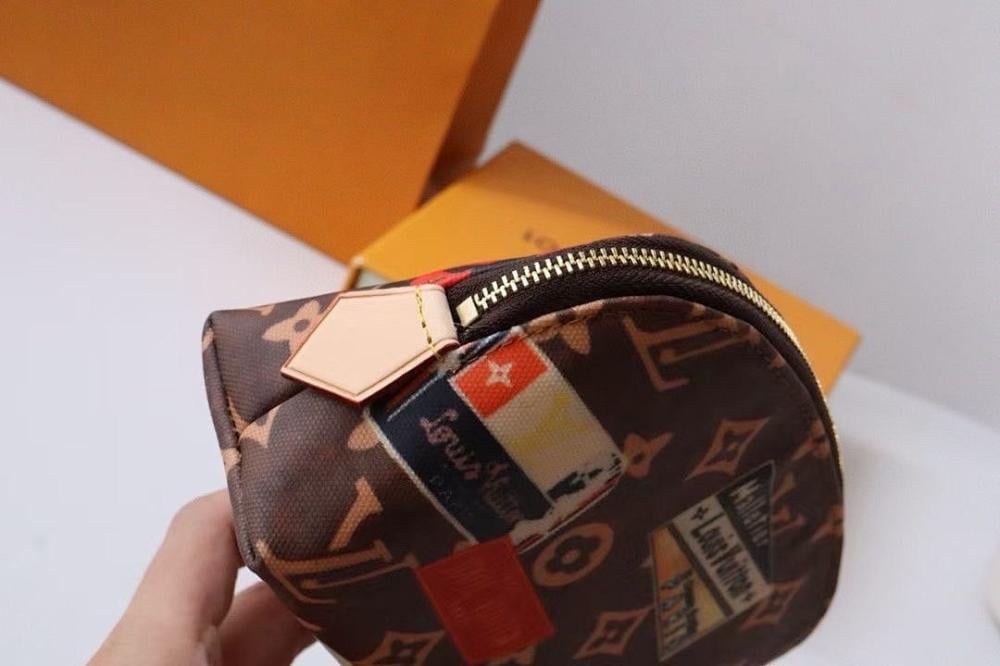 Classic Refined Crossbody Bag