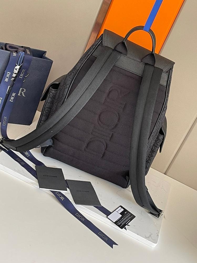 Classic Refined Crossbody Bag