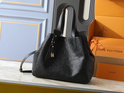 Italian-Inspired Elegant Shoulder Bag