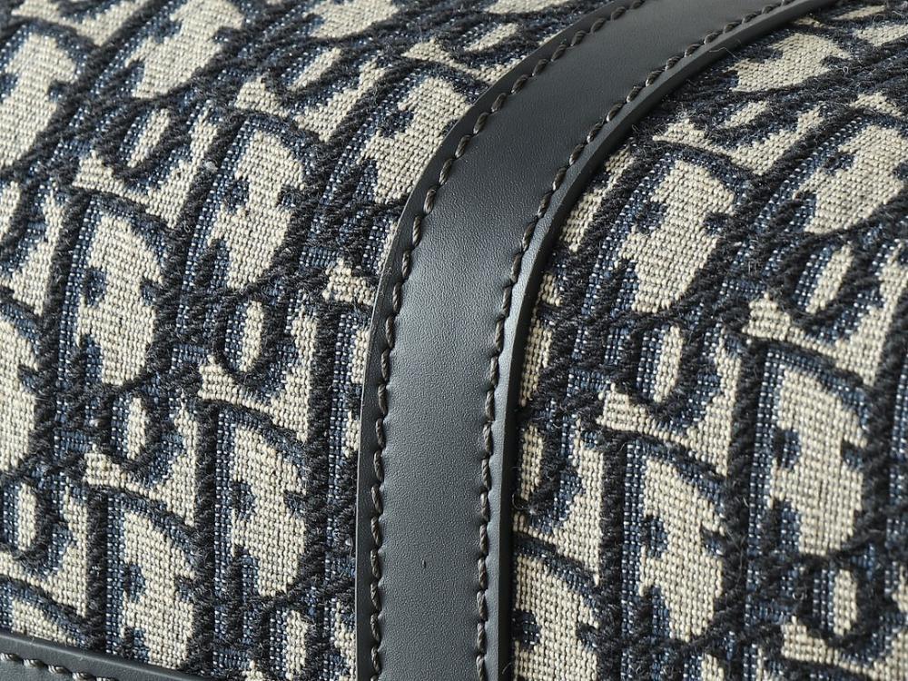 Elegant Refined Quilted Leather Shoulder Bag